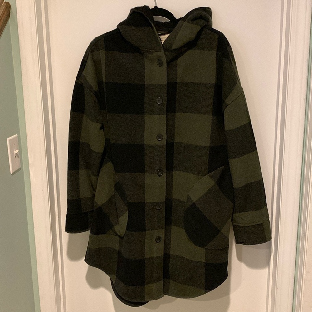 RD Style BLK/GRN plaid shacket with black sherpa lined cuffs/hood. Sz S. NWOT.